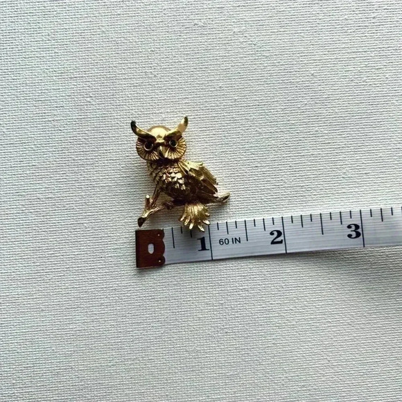 Vintage Monet Gold Tone Horned Owl Brooch Pin - Picture 6 of 6